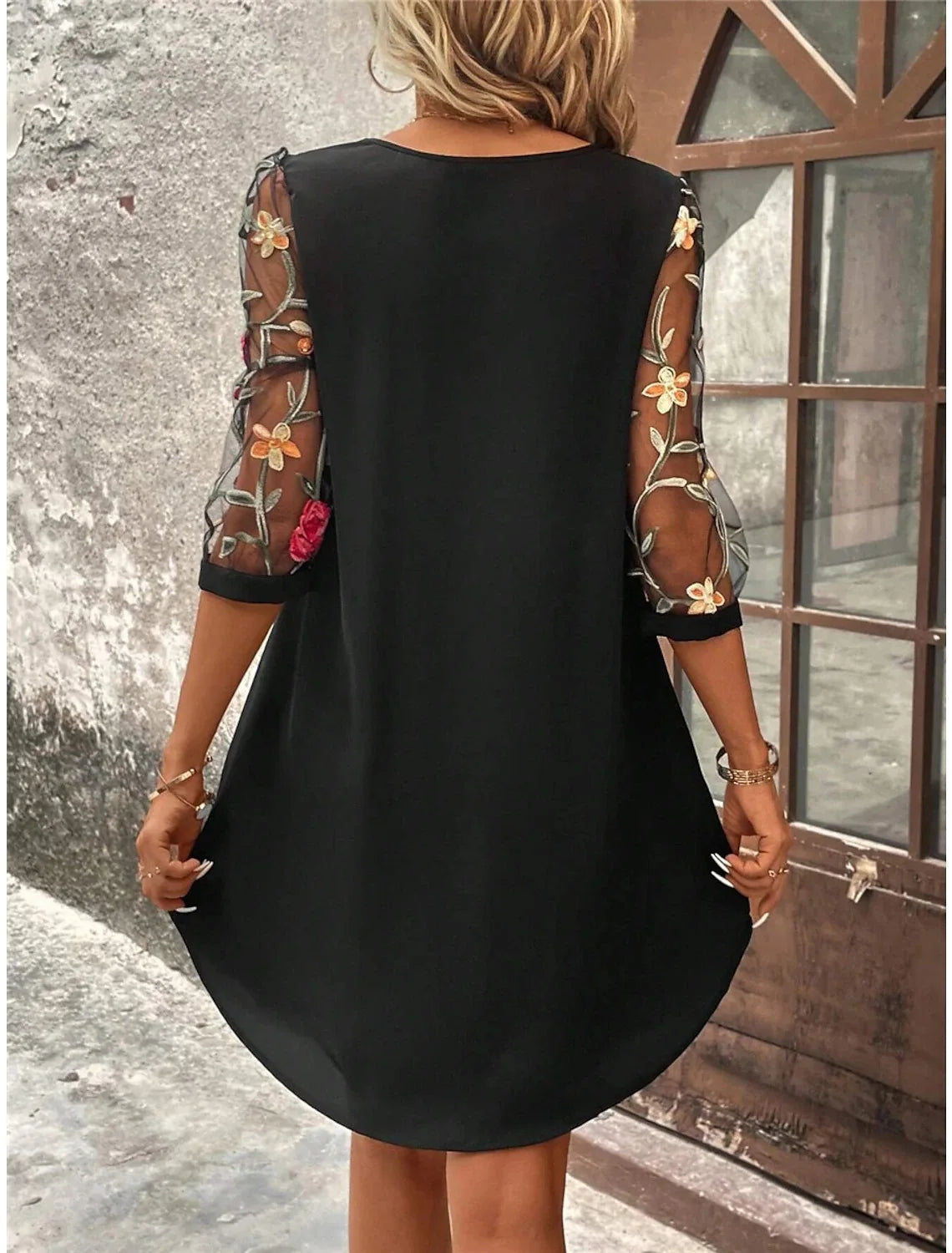 Basel  Luxuriöse Kleid